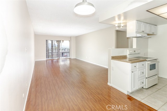1517 E Garfield Avenue, Glendale CA: https://media.crmls.org/medias/36a53e19-49de-4e2f-b501-9eb707415018.jpg