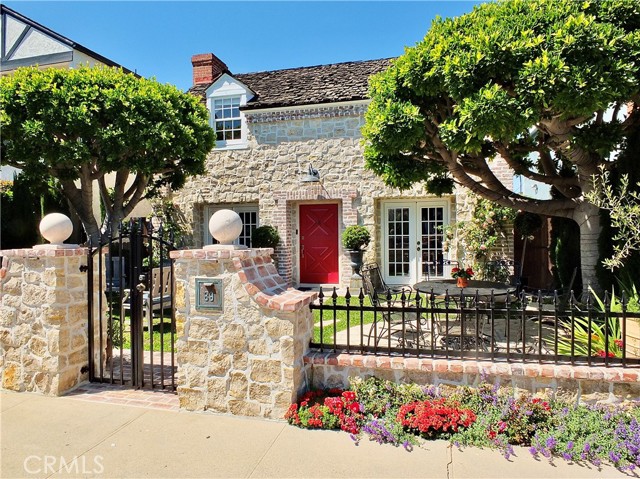 Detail Gallery Image 17 of 71 For 89 Rivo Alto Canal, Long Beach,  CA 90803 - 5 Beds | 3/1 Baths