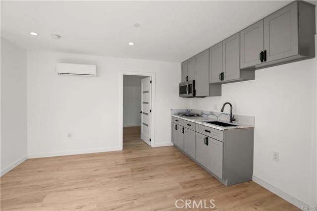 Detail Gallery Image 35 of 36 For 7842 Lasaine Ave, Northridge,  CA 91325 - 7 Beds | 5/1 Baths