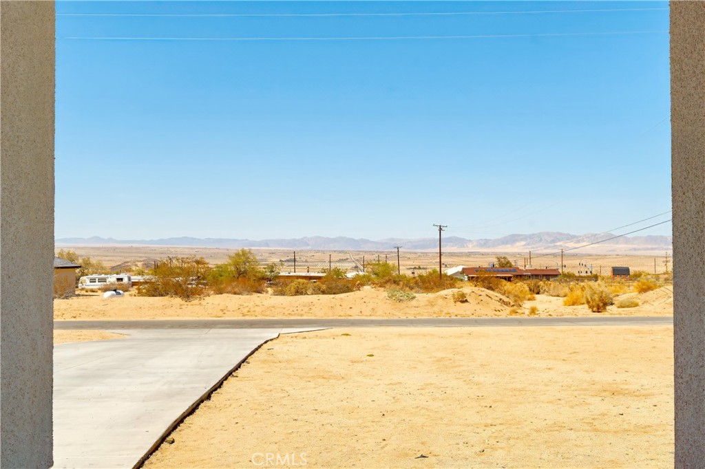 https://media.crmls.org/medias/36a6686d-2284-46db-a9de-2f060be30f88.jpg?preset=X-Large