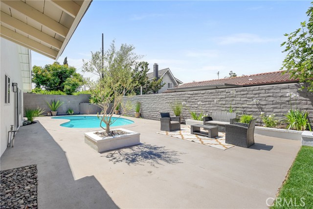 14681 Yorba Street, Tustin CA: https://media.crmls.org/medias/36a6c05f-c36a-4b7b-9e35-2949bffc1802.jpg