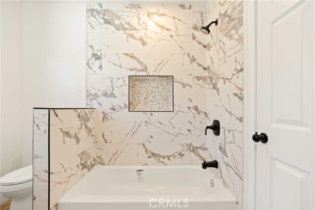 Detail Gallery Image 15 of 27 For 5201 Anahurst, South Gate,  CA 90280 - 3 Beds | 2 Baths