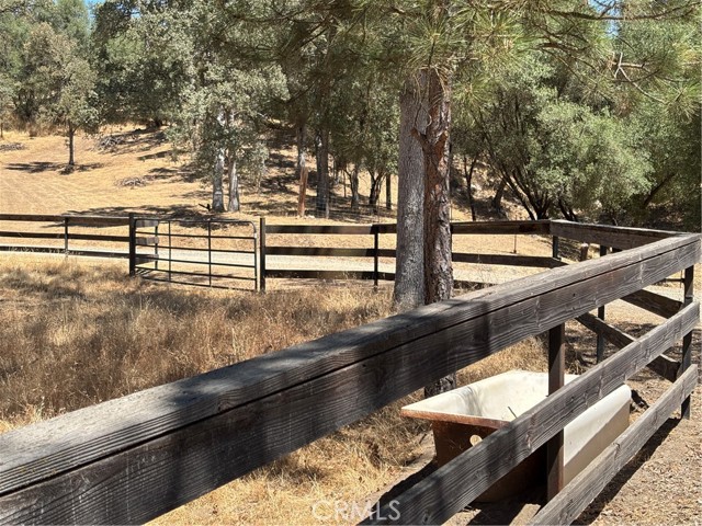 4060 Indian Peak Road, Mariposa CA: https://media.crmls.org/medias/36a73adc-84f1-4fa7-bc82-ecd0273e90a8.jpg
