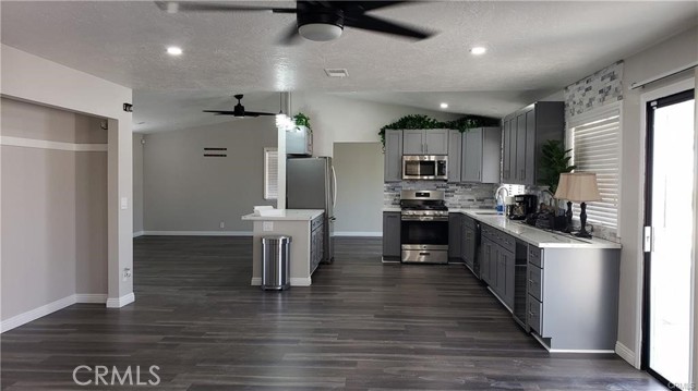 Detail Gallery Image 2 of 17 For 27609 Silver Lakes, Helendale,  CA 92342 - 3 Beds | 2/1 Baths