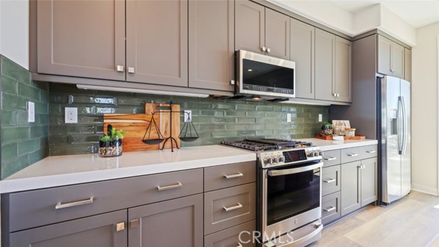 Detail Gallery Image 5 of 31 For 1673 W Lincoln Ave #101,  Anaheim,  CA 92801 - 3 Beds | 2/1 Baths