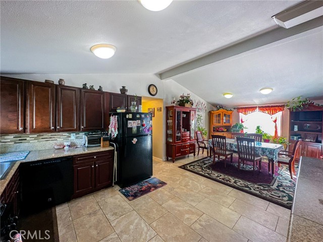Detail Gallery Image 10 of 43 For 2117 Windflower Dr #108,  Rosamond,  CA 93560 - 5 Beds | 2 Baths