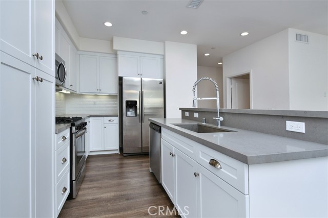 Detail Gallery Image 3 of 49 For 15163 W Rachel, –,  CA 91345 - 4 Beds | 3 Baths