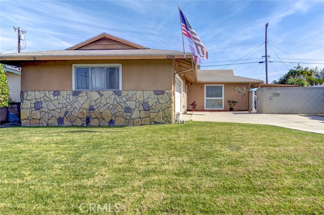 Detail Gallery Image 3 of 36 For 1254 N Gilbert St, Anaheim,  CA 92801 - 3 Beds | 2 Baths