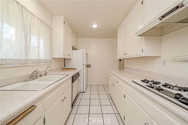 Detail Gallery Image 8 of 27 For 2251 Camilar, Camarillo,  CA 93010 - 2 Beds | 2 Baths