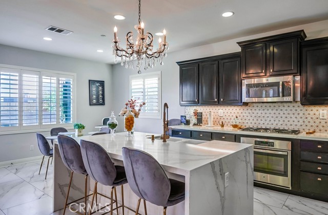 Detail Gallery Image 10 of 38 For 6850 Lucite Dr, Corona,  CA 92880 - 5 Beds | 3/1 Baths