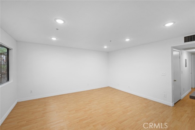 Detail Gallery Image 3 of 19 For 1323 E Broadway #104,  Glendale,  CA 91205 - 2 Beds | 2 Baths