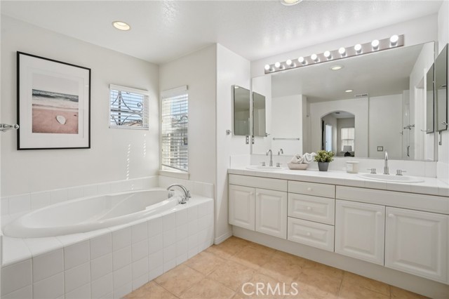 Detail Gallery Image 25 of 50 For 2889 Plaza Del Amo #405,  Torrance,  CA 90503 - 3 Beds | 2/1 Baths