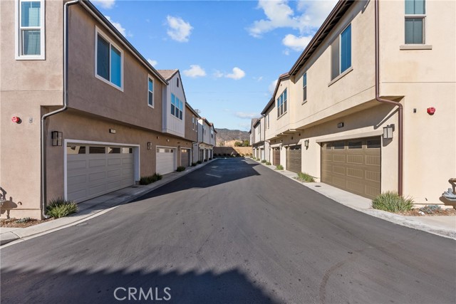 15992 Jamie Lane, Fontana CA: https://media.crmls.org/medias/36ae3e76-c24a-4763-ad7c-fc445f70d376.jpg