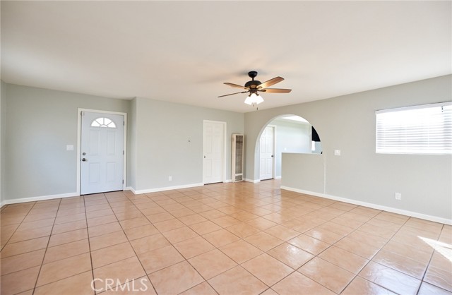 Detail Gallery Image 5 of 16 For 1469 Holly Ave, Colton,  CA 92324 - 2 Beds | 1/1 Baths