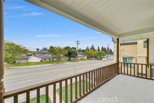 239 N San Antonio Avenue, Upland CA: https://media.crmls.org/medias/36b10ae5-f714-4fcd-b0c9-2901776125b1.jpg