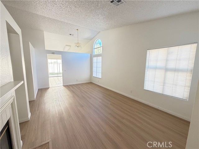 Detail Gallery Image 9 of 12 For 466 Granite View, Perris,  CA 92571 - 4 Beds | 2 Baths