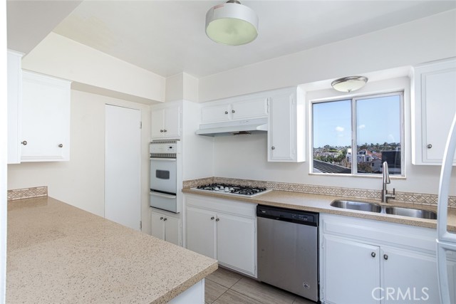 Detail Gallery Image 9 of 18 For 310 Dahlia Pl #B,  Corona Del Mar,  CA 92625 - 2 Beds | 1 Baths