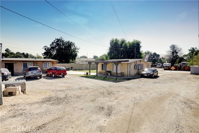 Detail Gallery Image 8 of 13 For 11038 Holmes Ave, Jurupa Valley,  CA 91752 - 4 Beds | 2 Baths