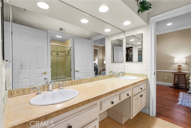 19222 Mayall Street, Northridge CA: https://media.crmls.org/medias/36b1ff64-a83c-4dde-8975-748fc452f2af.jpg