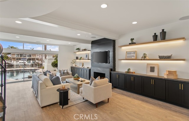 16201 Santa Barbara Lane, Huntington Beach CA: https://media.crmls.org/medias/36b23e33-18f5-4277-9b50-fd248e60ef5d.jpg