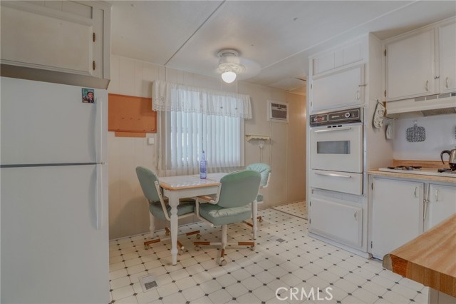 12995 6th, Yucaipa CA: https://media.crmls.org/medias/36b29449-53fa-444c-b6e3-a82fedf87d9d.jpg