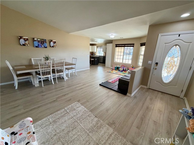 Detail Gallery Image 6 of 29 For 9725 Susan Ave, California City,  CA 93505 - 3 Beds | 2/1 Baths