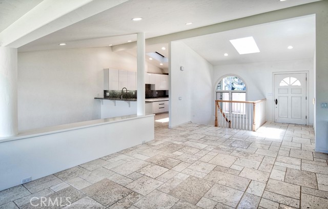 2163 Vista Entrada, Newport Beach CA: https://media.crmls.org/medias/36b3a2a9-3cfe-4d52-b801-fd0700af6784.jpg