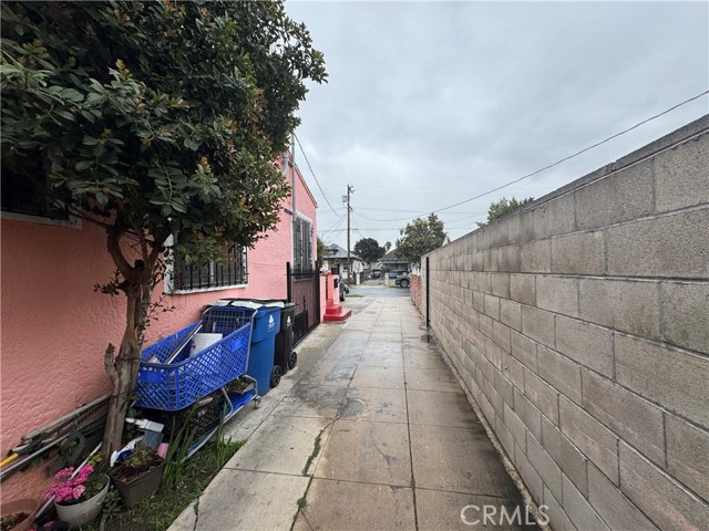 Detail Gallery Image 6 of 21 For 529 W 56th St, Los Angeles,  CA 90037 - – Beds | – Baths