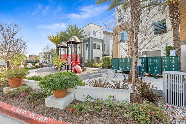 Detail Gallery Image 30 of 37 For 14404 Kiwi Ln #6,  Gardena,  CA 90247 - 4 Beds | 3/1 Baths
