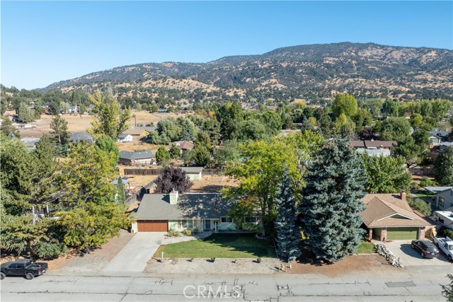 Detail Gallery Image 2 of 39 For 30091 Caddy Ln, Tehachapi,  CA 93561 - 3 Beds | 2 Baths