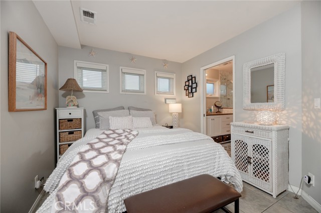 Detail Gallery Image 35 of 41 For 417 Crest Dr, Manhattan Beach,  CA 90266 - 3 Beds | 3/1 Baths