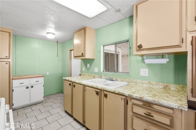 21001 Plummer Street, Chatsworth CA: https://media.crmls.org/medias/36b7bdf7-2e53-4459-9004-7acf311c7a70.jpg
