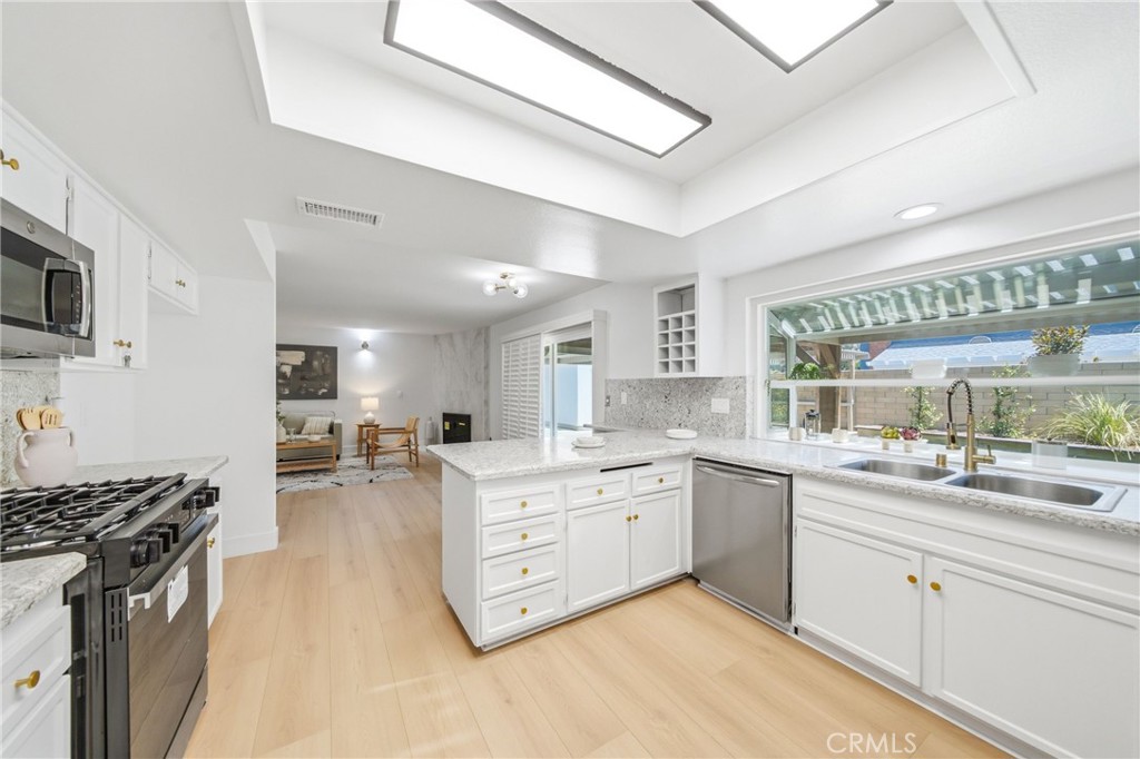 https://media.crmls.org/medias/36b8071e-b993-4a98-8067-4de32cb711ac.jpg?preset=X-Large