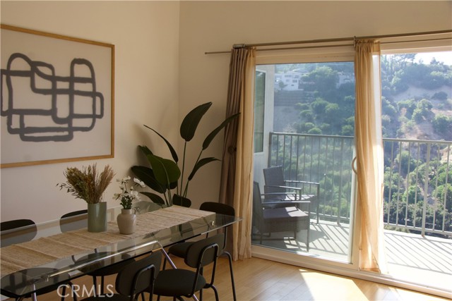 Detail Gallery Image 28 of 32 For 3847 Oakfield Dr., Sherman Oaks,  CA 91423 - 3 Beds | 1/1 Baths