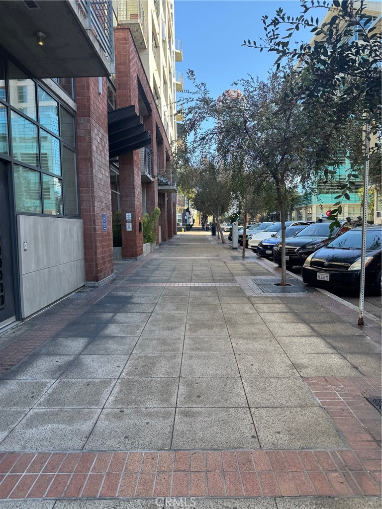 https://media.crmls.org/medias/36bc1b04-3dde-4e8a-a89a-c7bb17f298e7.jpg?preset=X-Large