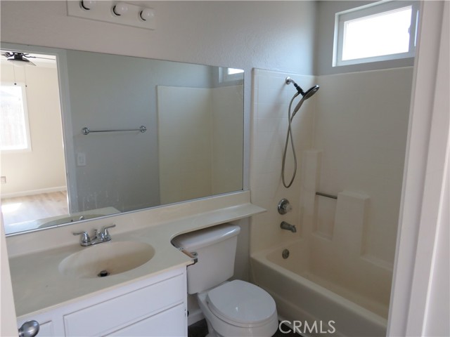 1892 Murrieta Road, Perris CA: https://media.crmls.org/medias/36bd0511-5f49-498b-a17a-b4ee958884a3.jpg