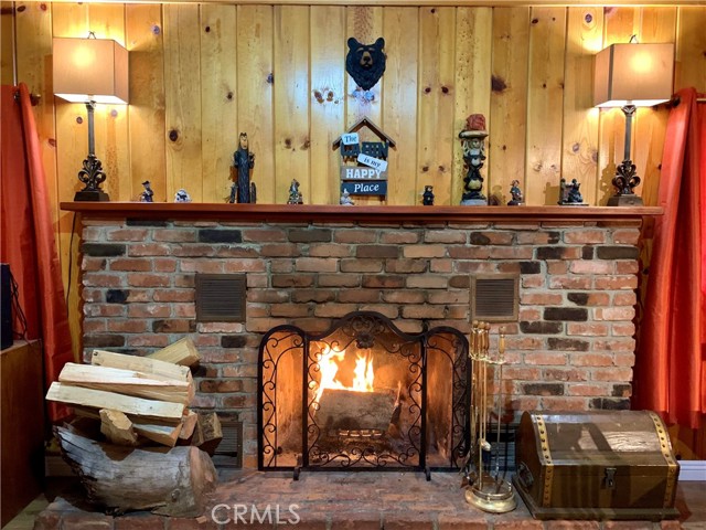 Detail Gallery Image 5 of 15 For 304 Highland, Sugarloaf,  CA 92386 - 2 Beds | 1 Baths