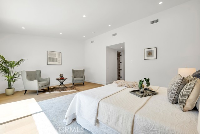 Detail Gallery Image 40 of 46 For 4801 Abbeyville Ave, Woodland Hills,  CA 91364 - 5 Beds | 5/2 Baths