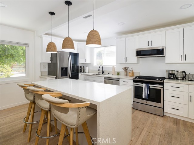 Detail Gallery Image 5 of 34 For 11333 Braddock Dr, Culver City,  CA 90230 - 6 Beds | 3 Baths