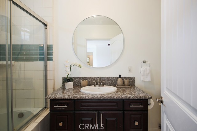 Detail Gallery Image 17 of 21 For 23931 Victory Bld, West Hills,  CA 91307 - 4 Beds | 2/1 Baths