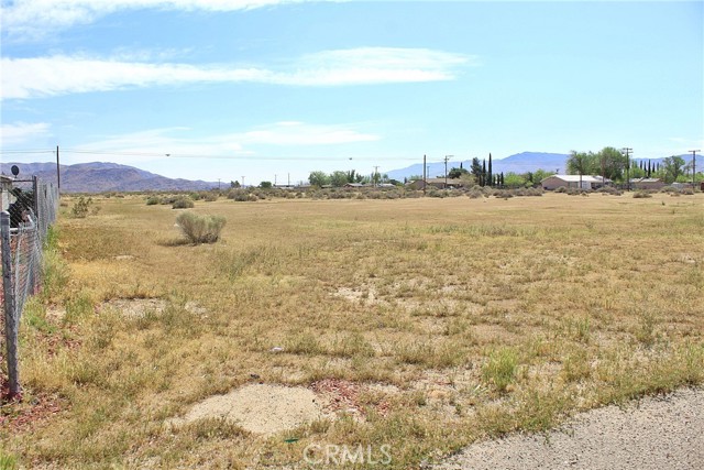 Detail Gallery Image 9 of 11 For 11 Navajo Rd, Apple Valley,  CA 92308 - – Beds | – Baths