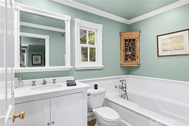 1 San Mateo Way, Corona del Mar CA: https://media.crmls.org/medias/36c1b47d-7e9d-4f1b-ac17-399aca1de68c.jpg