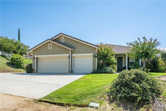 Detail Gallery Image 2 of 42 For 276 Pompano Pl, Norco,  CA 92860 - 4 Beds | 2 Baths
