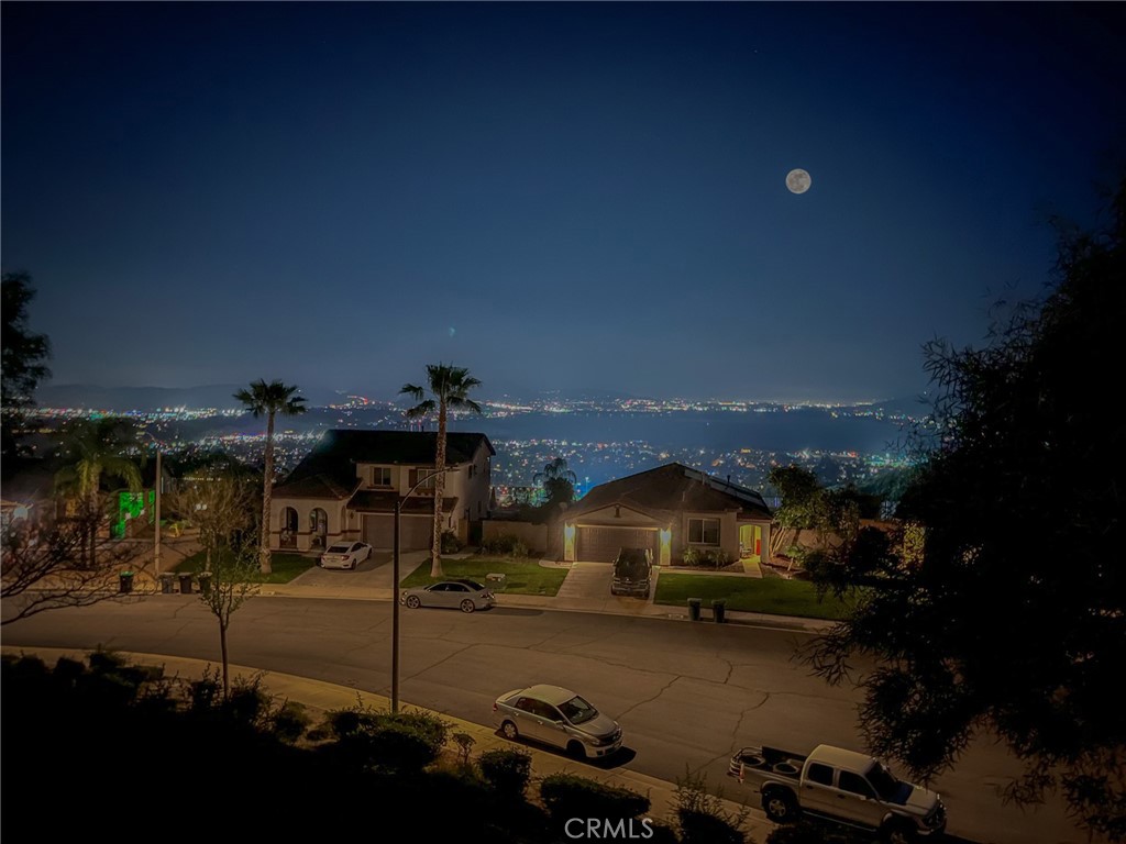 https://media.crmls.org/medias/36c25717-ef33-4847-b73e-c9a9eb6ff880.jpg?preset=X-Large