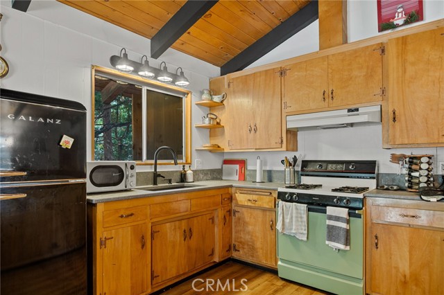 Detail Gallery Image 7 of 25 For 31153 All View Dr, Running Springs,  CA 92382 - 3 Beds | 2 Baths