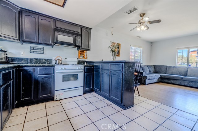 13018 Rosecrans Avenue, Norwalk CA: https://media.crmls.org/medias/36c3ea08-ba30-4752-a988-e066267136b4.jpg