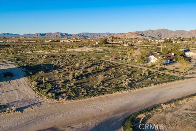 0 Moonbeam, Apple Valley CA: https://media.crmls.org/medias/36c801d7-adff-42f9-ad2e-2e6e2cc41acb.jpg