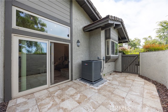 1 Moon Dust, Irvine CA: https://media.crmls.org/medias/36c8d5db-b65a-49aa-b068-39ec90ad8f97.jpg