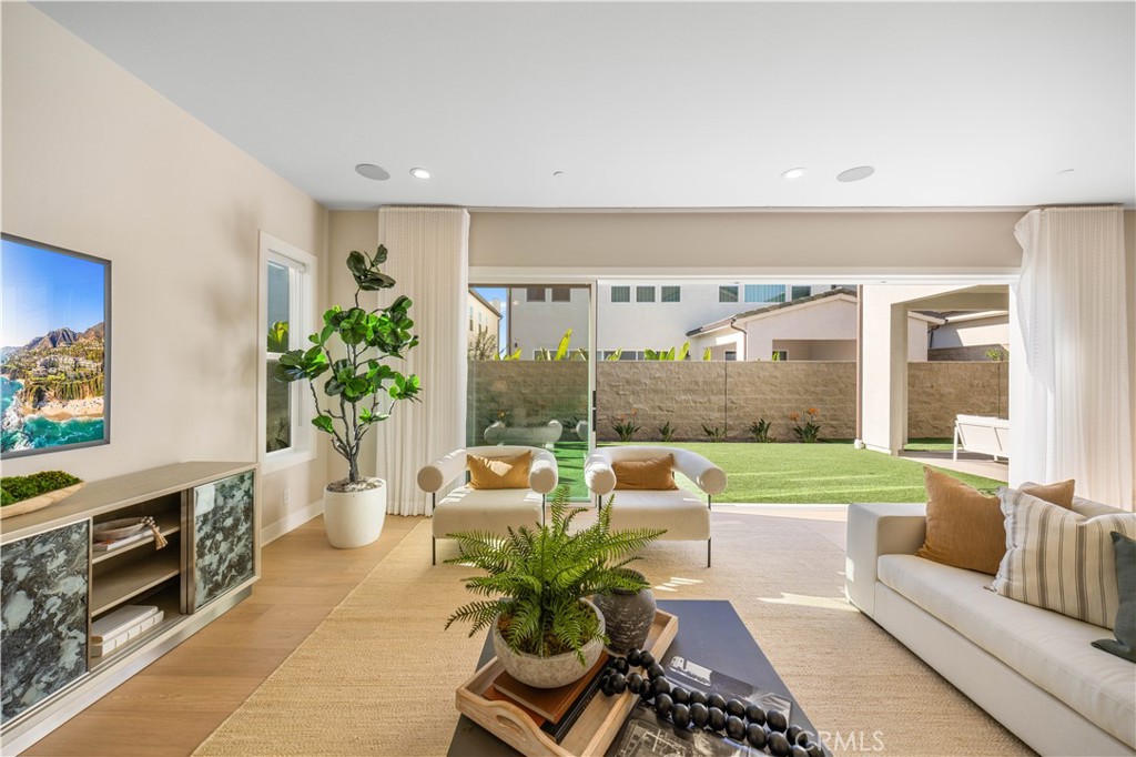 MLS #OC25239001 image #15