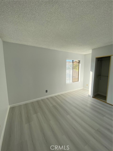 Detail Gallery Image 5 of 6 For 19724 Avenue of the Oaks, Canyon Country,  CA 91321 - 2 Beds | 2 Baths